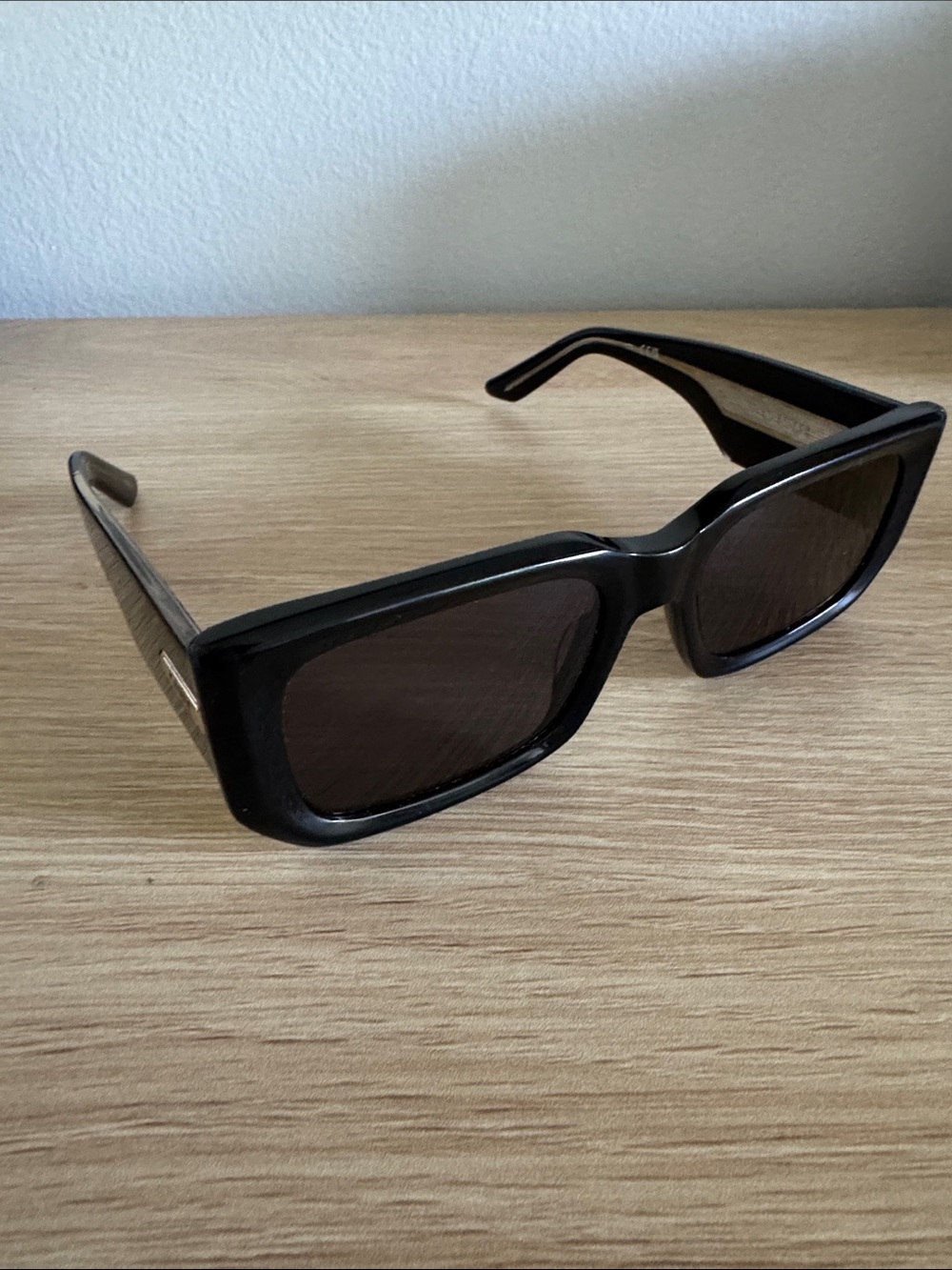 NWOT QUAY Tell Me More Sunglasses